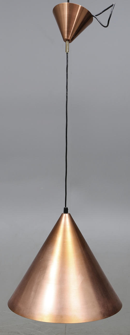 TAKLAMPA, koppar, Hans Agne Jakobsson, Markaryd,1900-talets andra hälft, höjd utan sladd ca. 38 cm.
