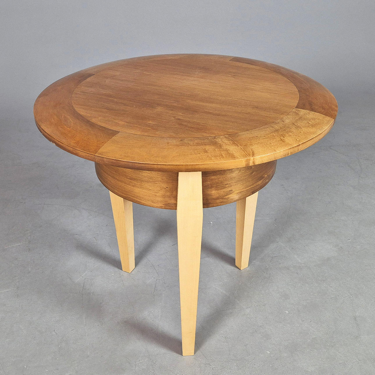MESA AUXILIAR, ESTILO ART DECO SUECO.