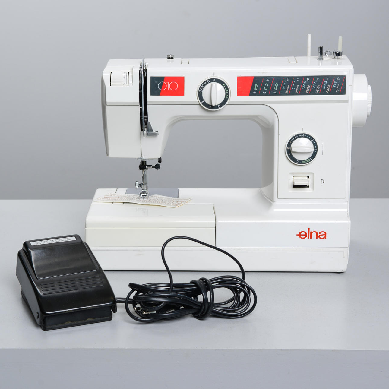 SYMASKIN, Elna, Serienummer "1010".