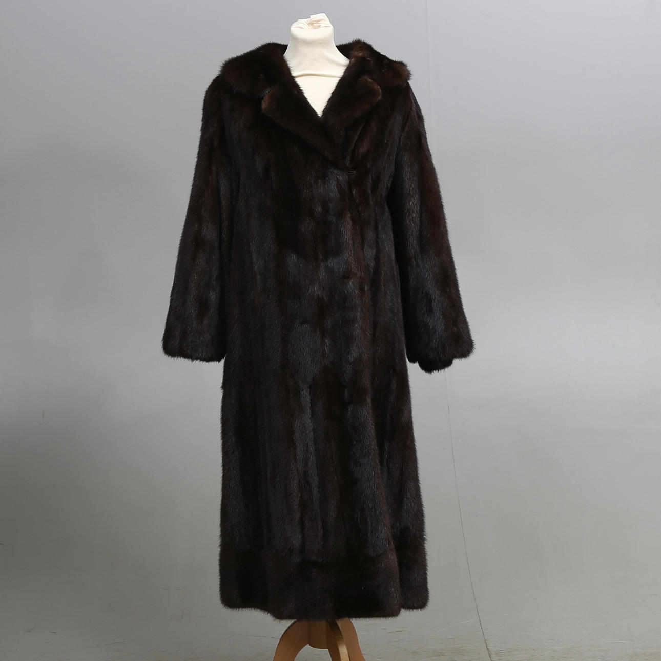 PÄLS, mink, Saga Mink, 1900-tal.