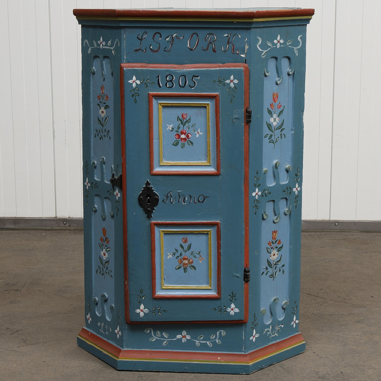 VÆGSKAB, almoge, dateret 1805.