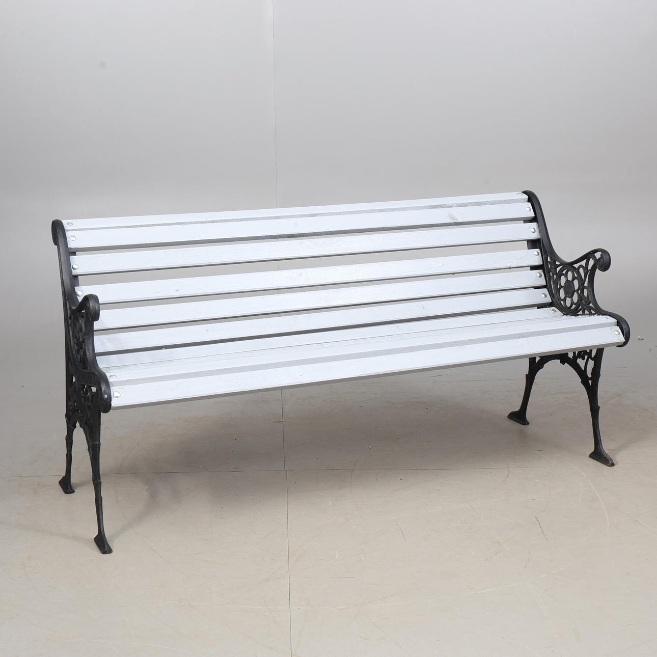 TRÄDGÅRDSSOFFA, med järnsgavlar.