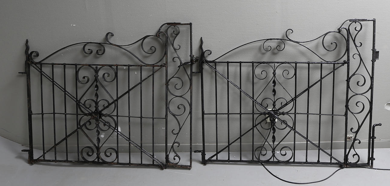 JÄRNGRINDAR, ett par, 1900-talets först hälft.