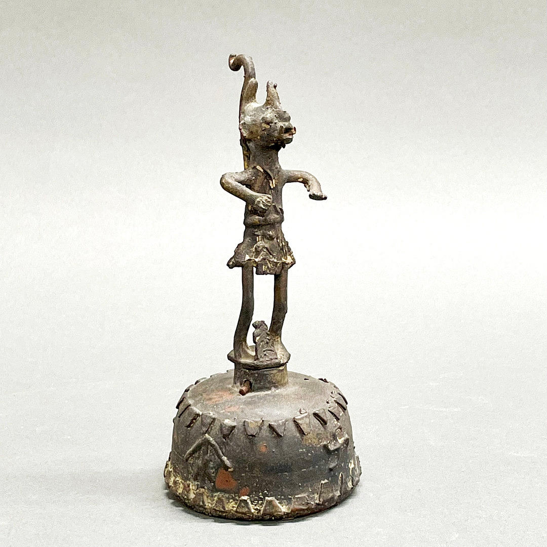 BRONZEGLOCKE AUS BENIN.