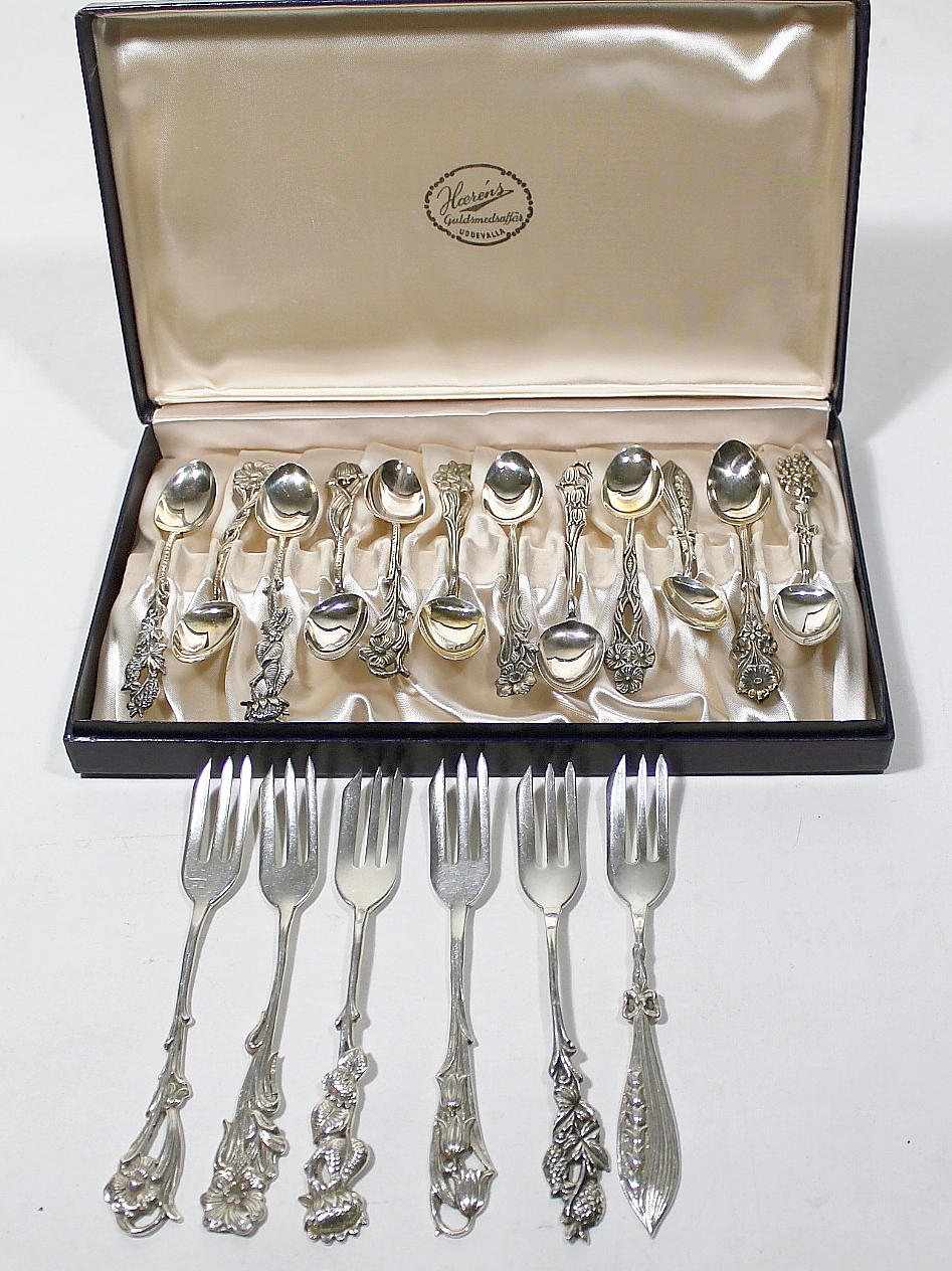 BESTICK, silver, 12 st kaffeskedar, 6 st tårtgafflar, Svenska Floran.