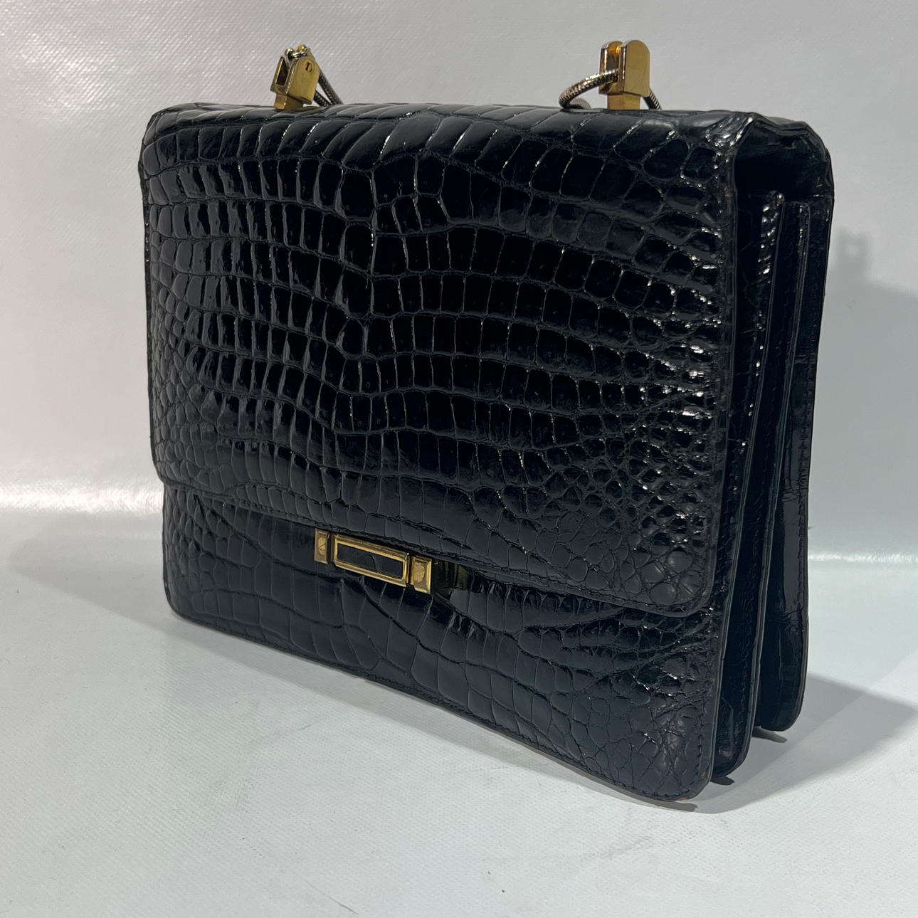 Sort krokodillepose, sidste tredjedel af det 20. århundrede.