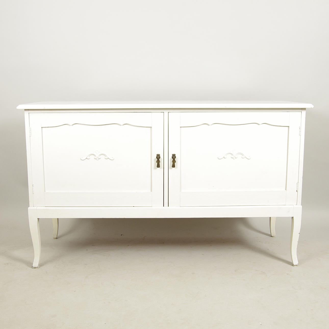 SIDEBOARD, vitmålat, 1900-talets första hälft.