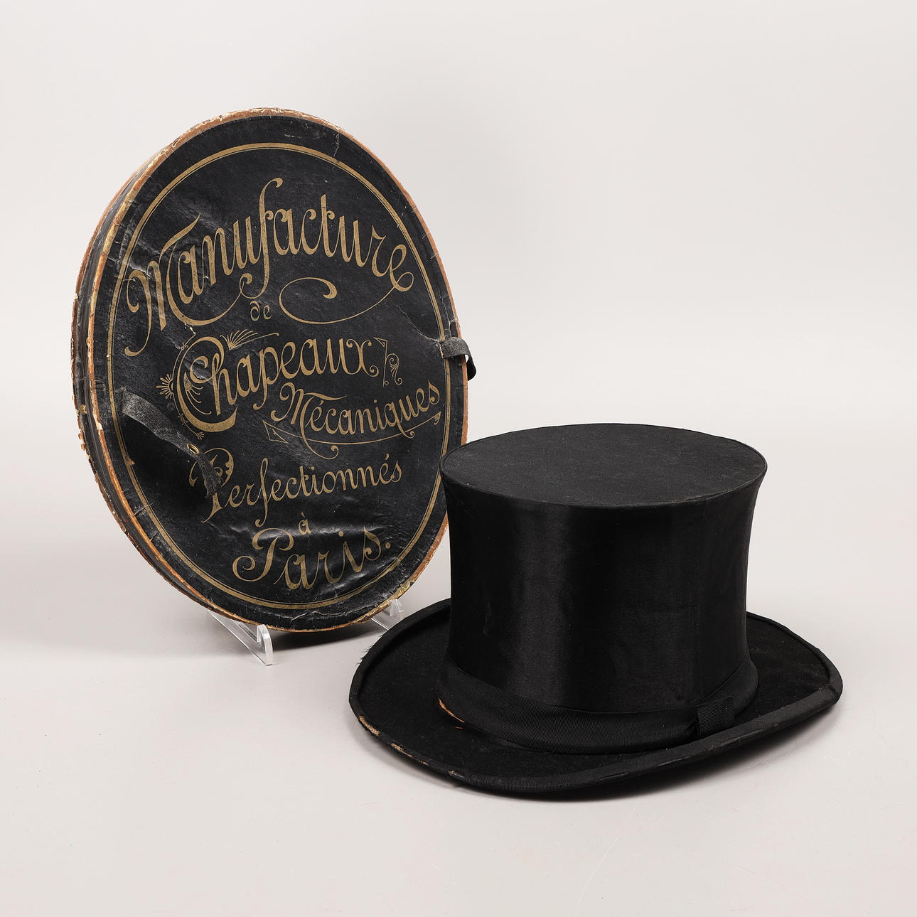 CYLINDER HAT, foldable, with box, Paris, 19th century.