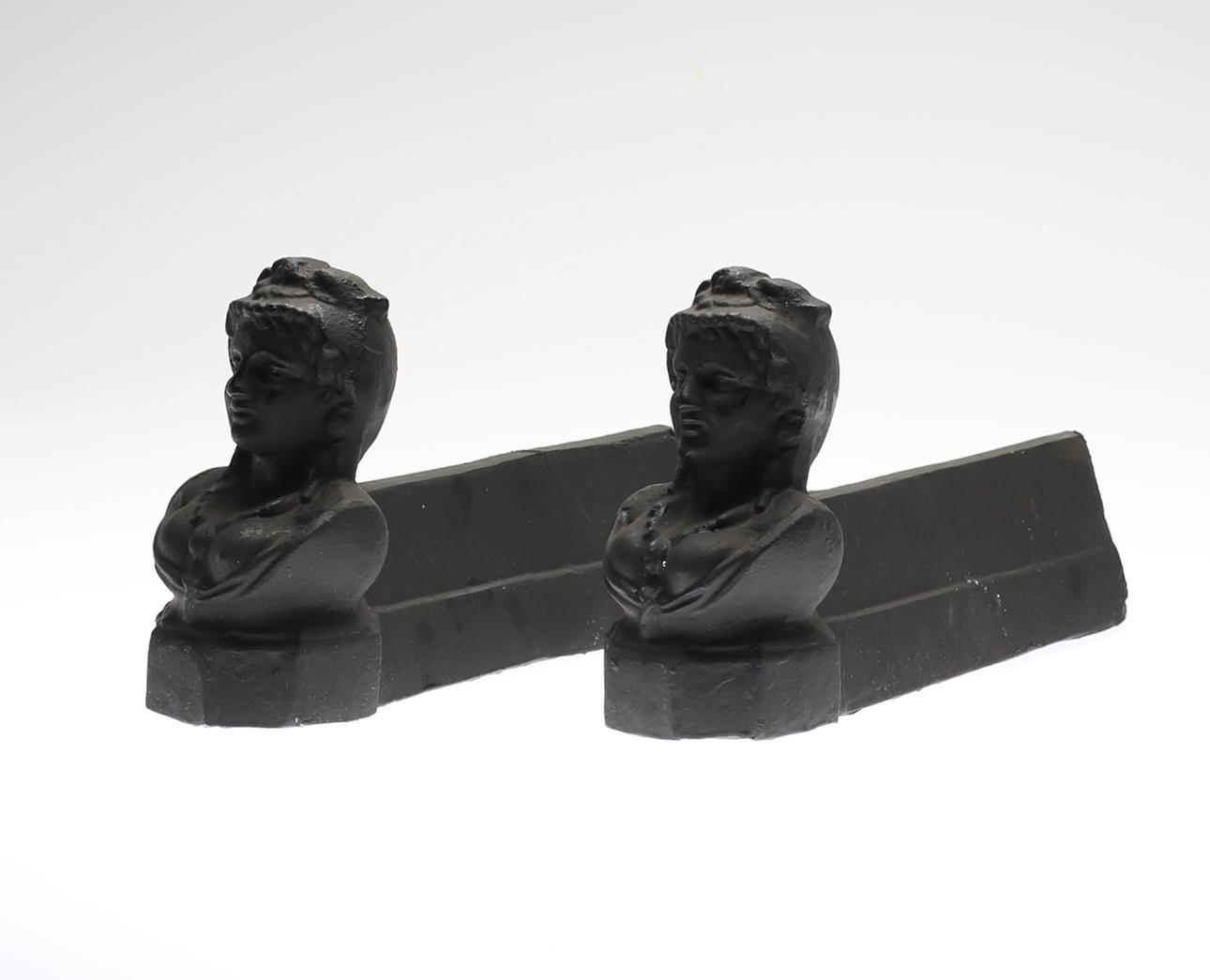 ELDHUNDAR, ett par, gjutjärn,2000-tal.