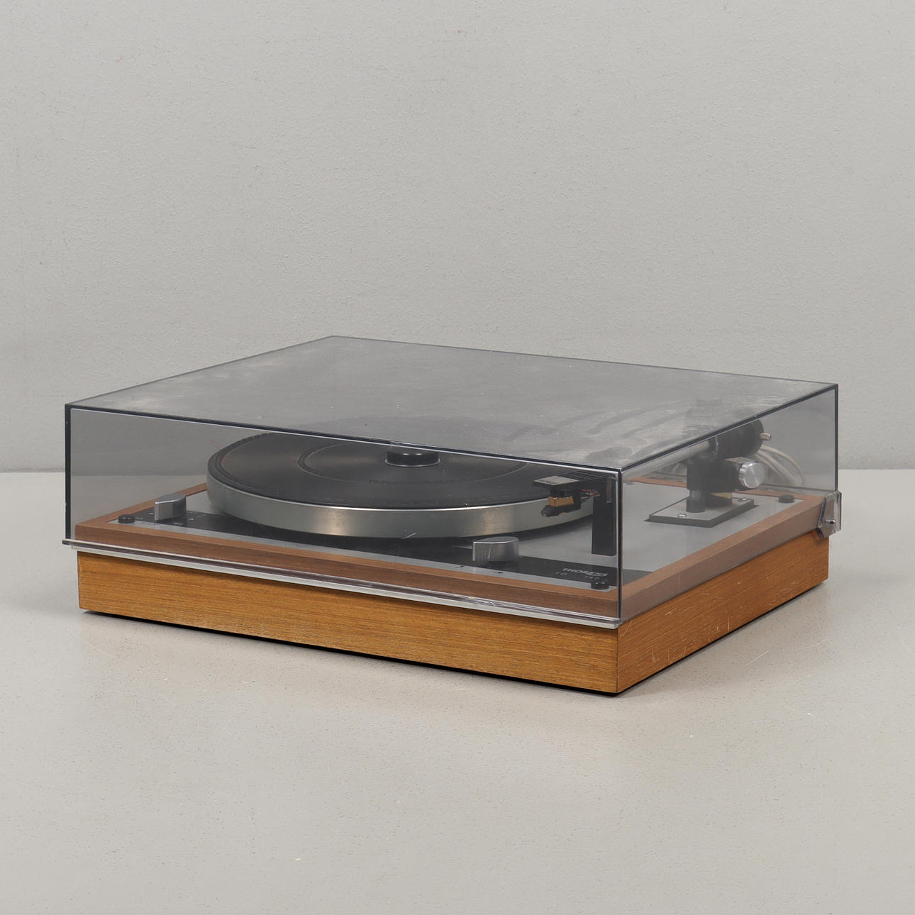 TURNTABLE Thorens TD 145.