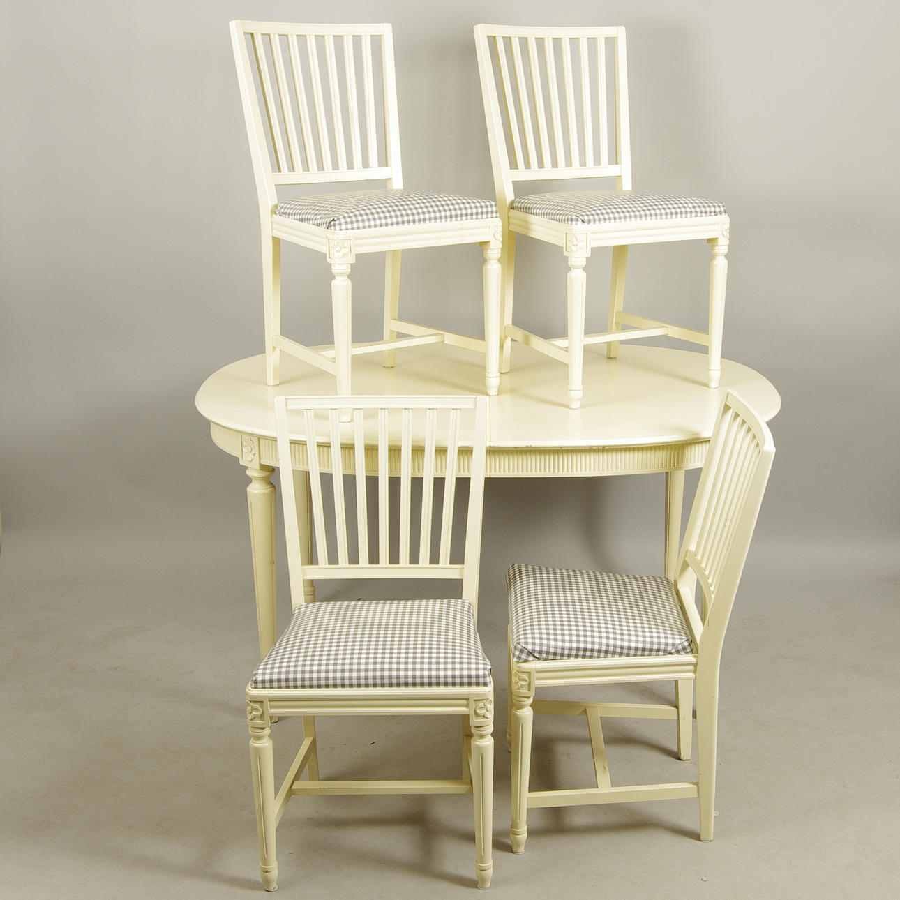 MATSALSGRUPP, vitmålad, gustaviansk stil.