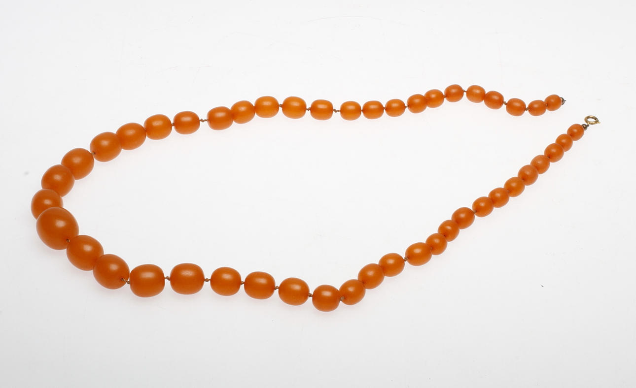 COLLIER, möjligen nytillverkad bärnsten, 1900-tal.