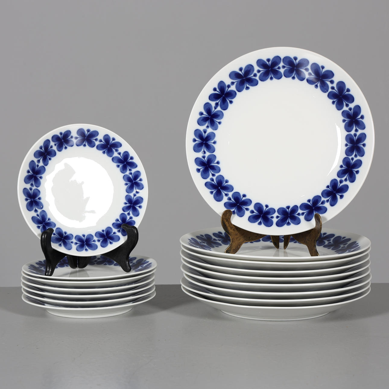 MARIANNE WESTMAN. A set of 31 “Mon Amie” tableware, Rörstrand. Ceramics ...