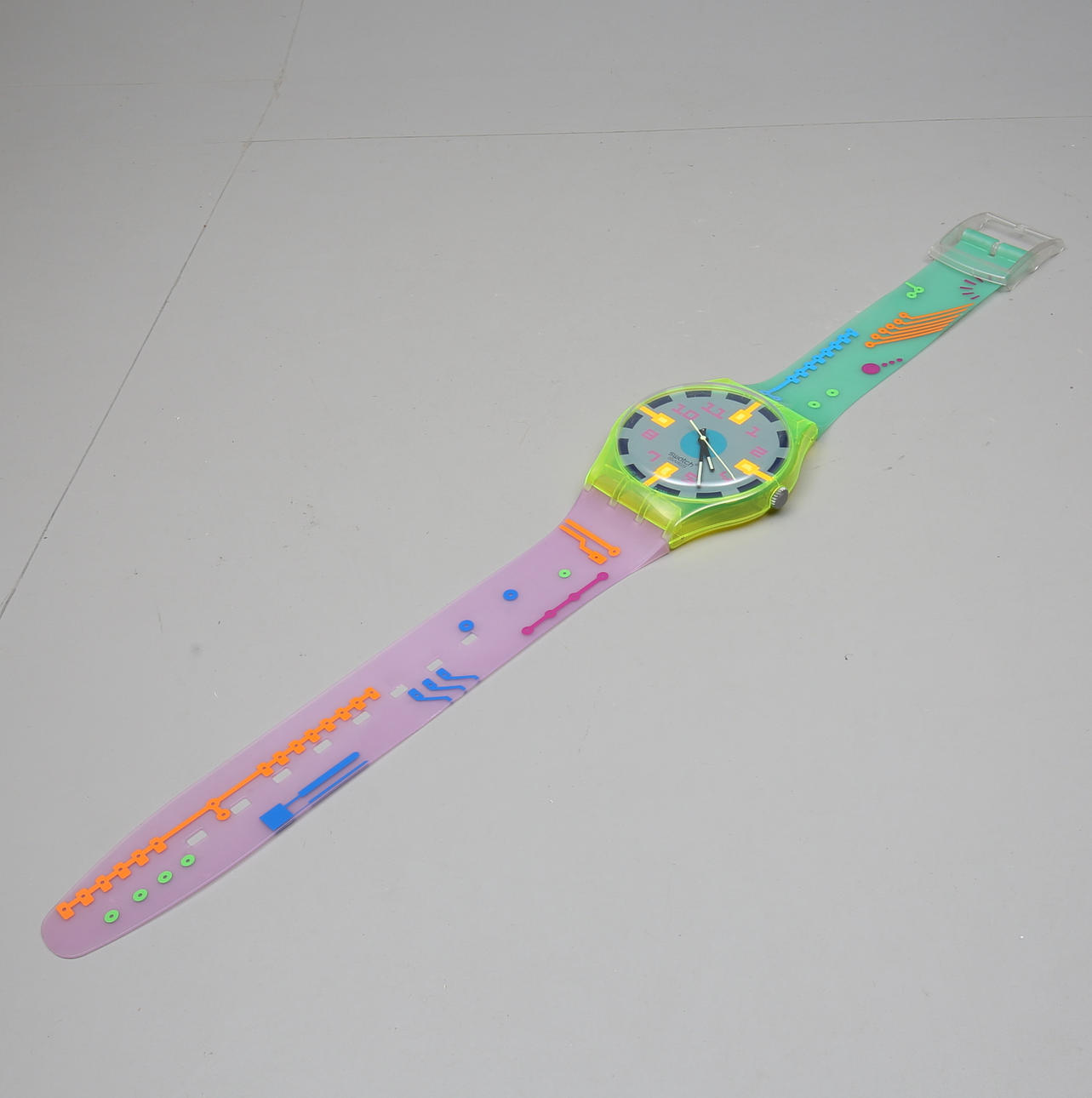 VÄGGKLOCKA, Swatch Swiss.