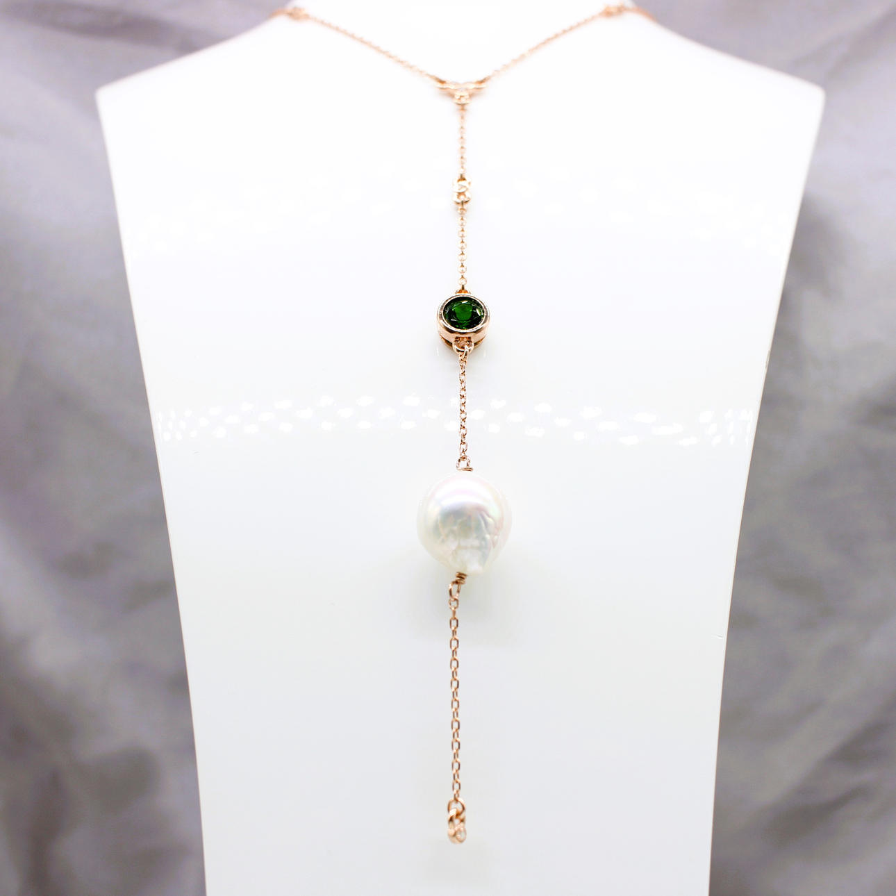 BAROQUE PEARL & SILVER DROP NECKLACE.