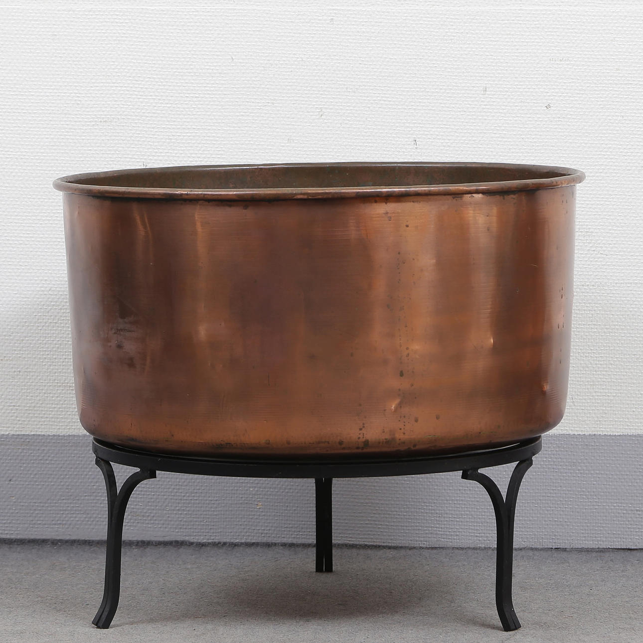 STOR KOPPARBALJA PÅ STÄLLNING.