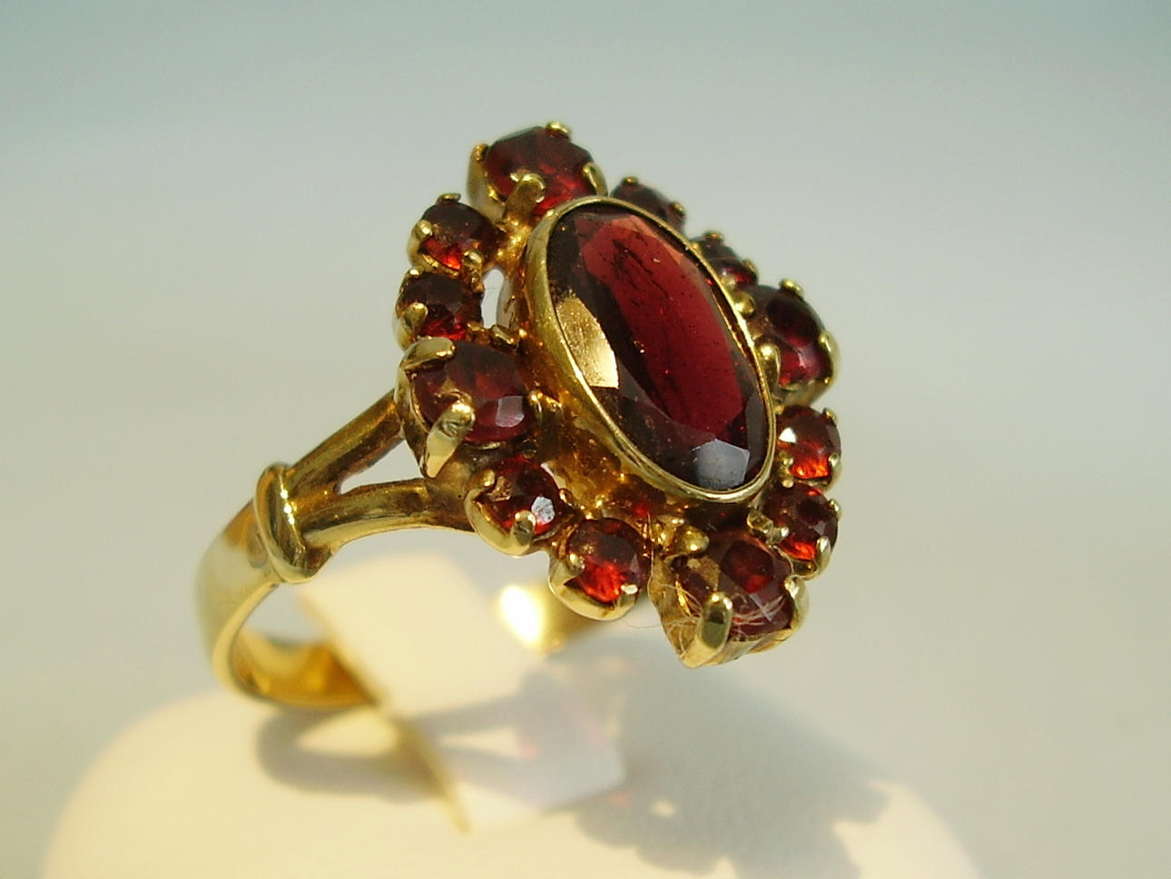 GRANAT RING gult guld 333 Böhmen ca 1928-1930.