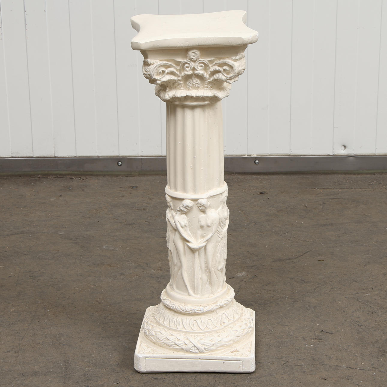 SOKKEL, stenmasse/gips, 20. århundrede.