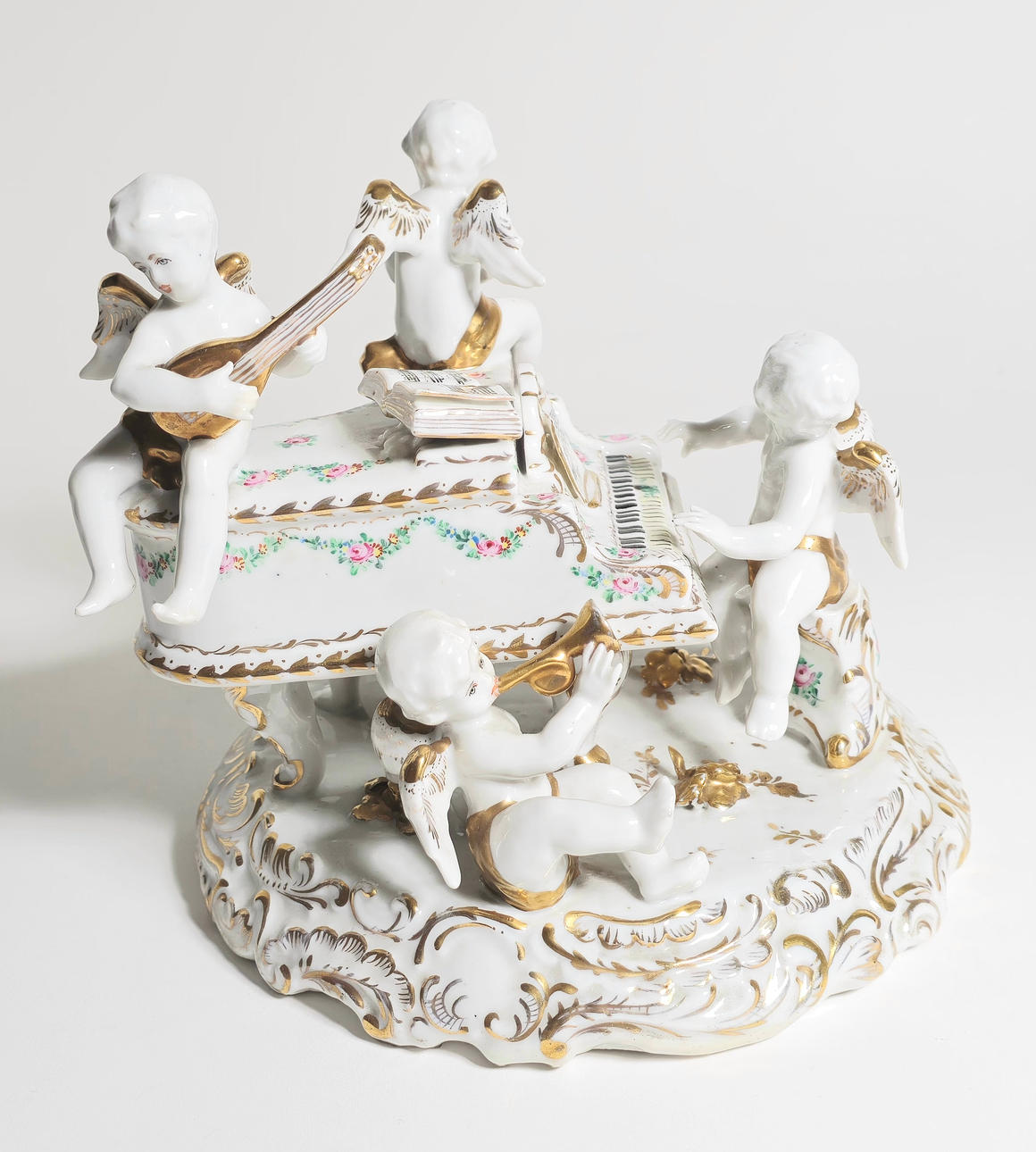 CHERUBS PLAYING THE PIANO. WITHOUT A SIGNATURE.