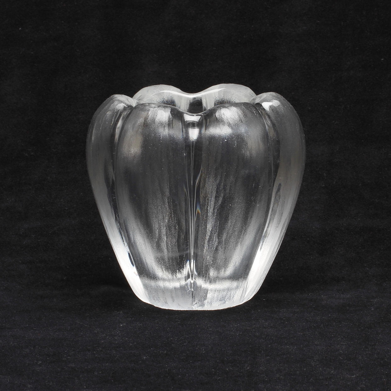 VAS, glas, "Chipped ice", Vicke Lindstrand, Kosta, signerad, 1940-tal.