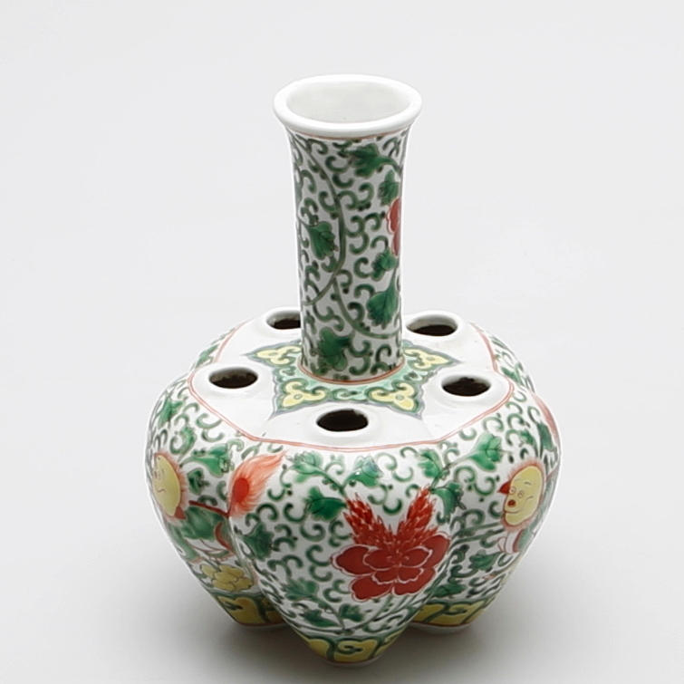 TULPANVAS, porslin, Kina 1900-talets andra hälft.