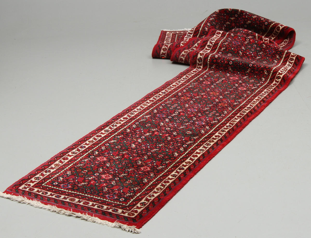 MATTA, galleri, ca 495 x 67 cm.