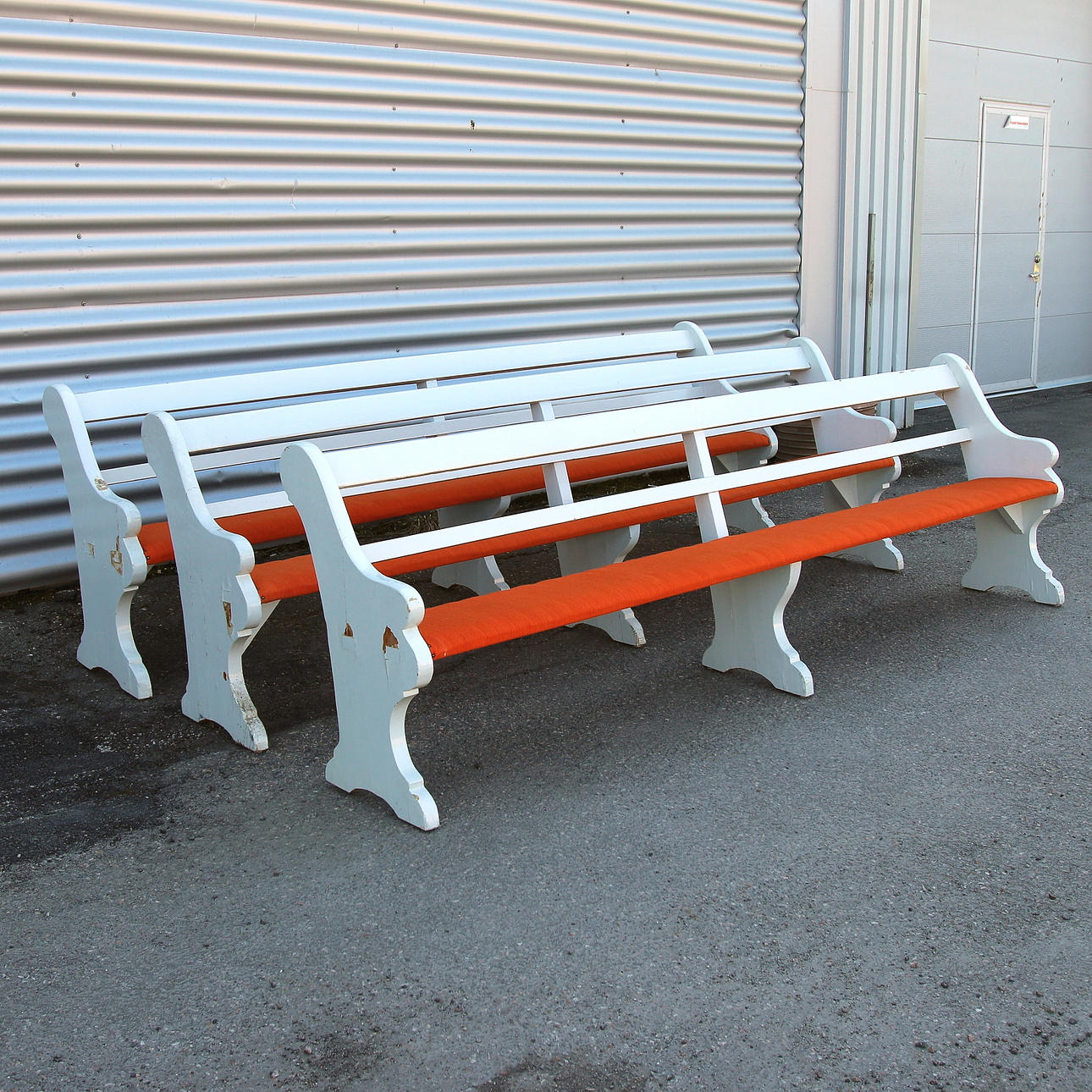 KYRKBÄNKAR, 3 st, 1900-talets första hälft.