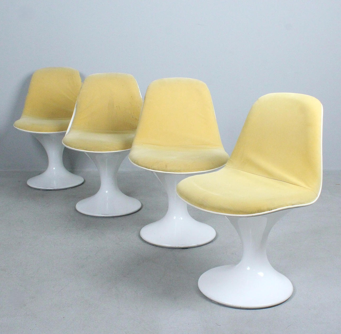 MARKUS FARNER & WALTER GRUNDER. Herman Miller. Set of chairs/dining room  chairs, 'Orbit' model, designed in 1965. Furniture - Armchairs & Chairs -  Auctionet
