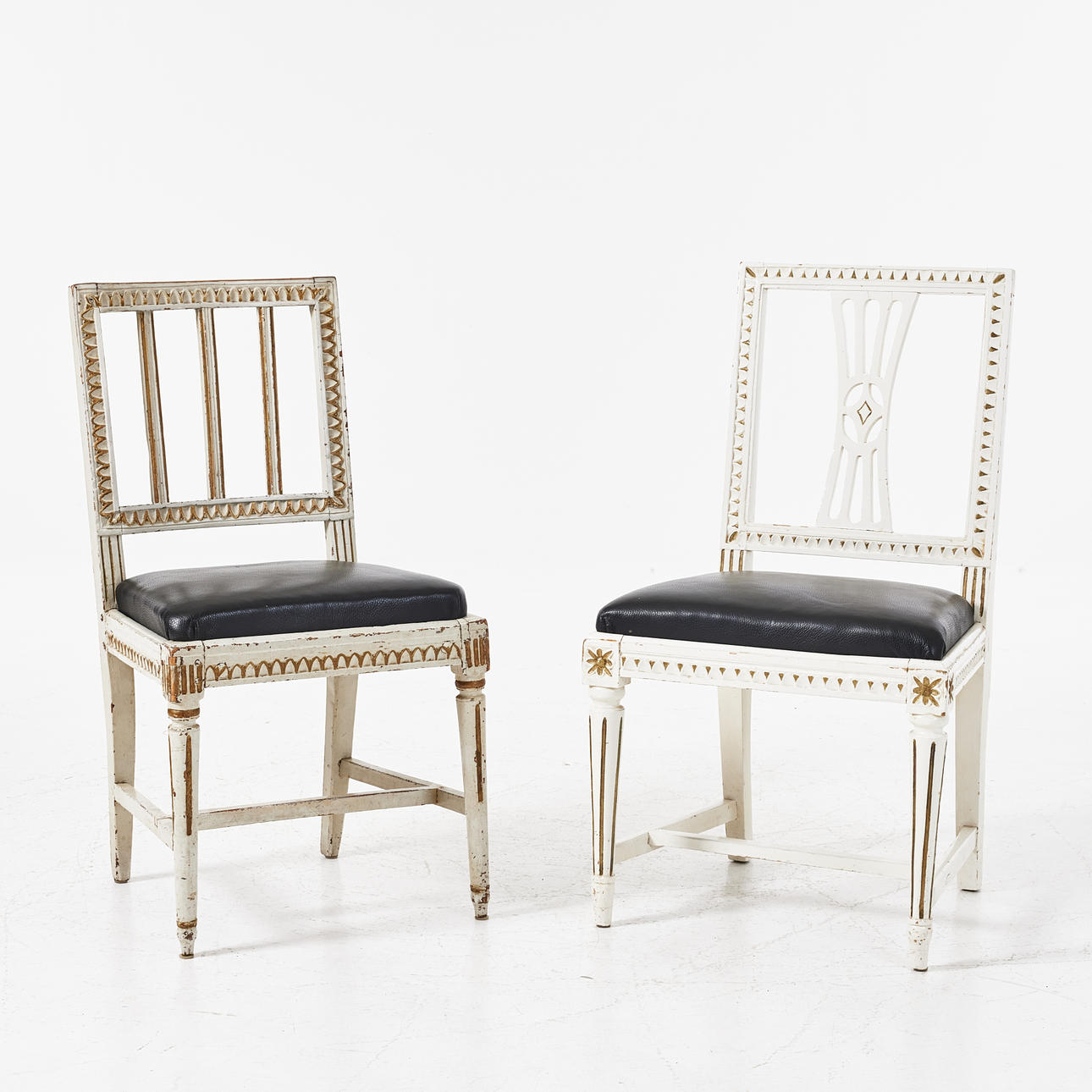 TUOLEJA, 2 st, myöhäiskustavianskt, maakunta, dekorerad.