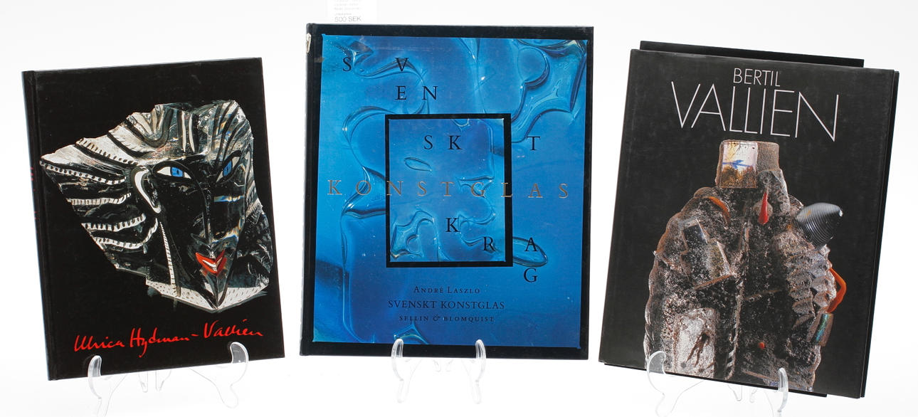 BÖCKER, 3 st, "Svenskt konstglas", André Laszlo, Sellin&Blomquist, "Bertil Vallien", Gunnar Lindqvist, "Ulrica Hydman-Vallien", Mailis Stensman.