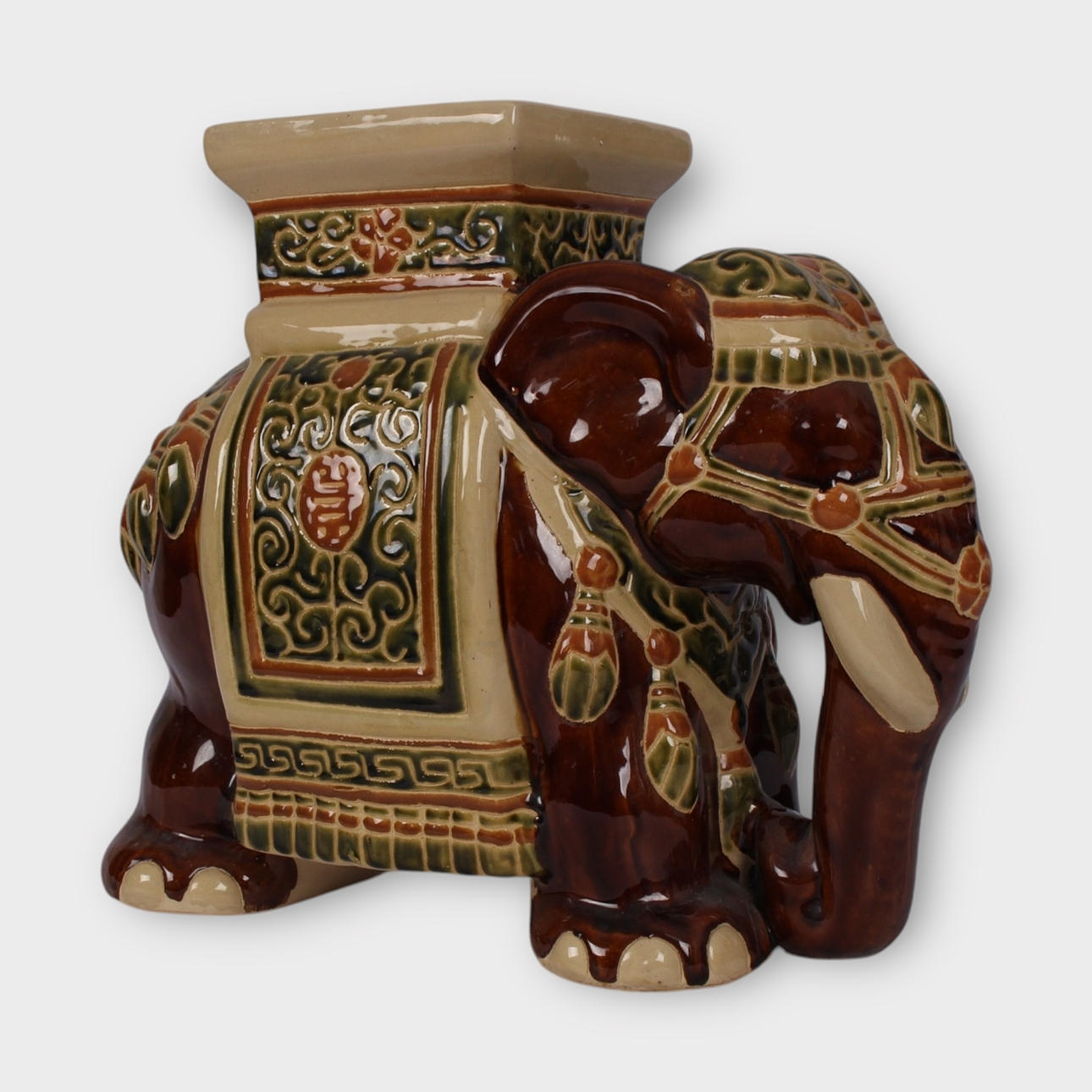 PIEDESTAL, i form af elefant.