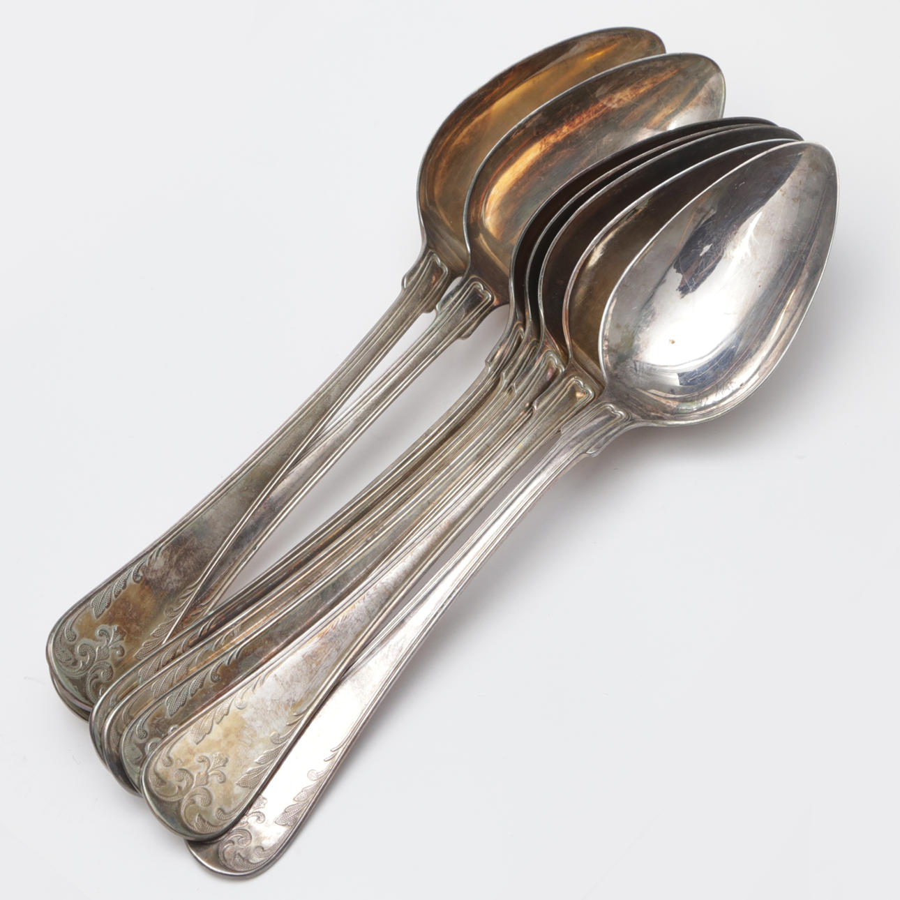 Ein Satz von 7 Esslöffeln, Neusilber.