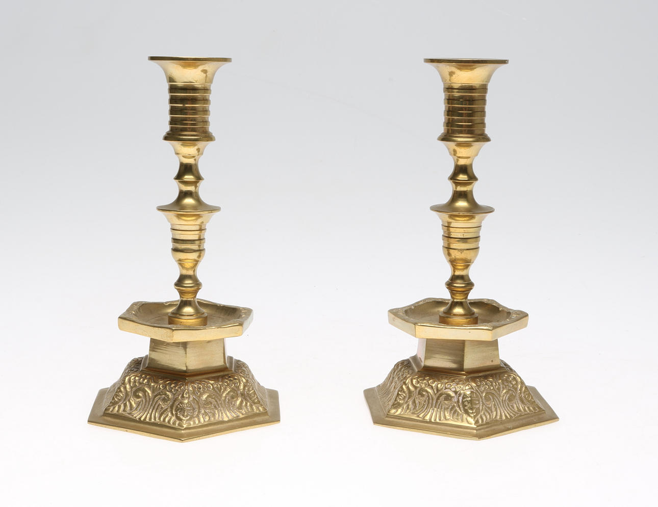 LJUSSTAKAR, 1 par, malm, 1900-tal.