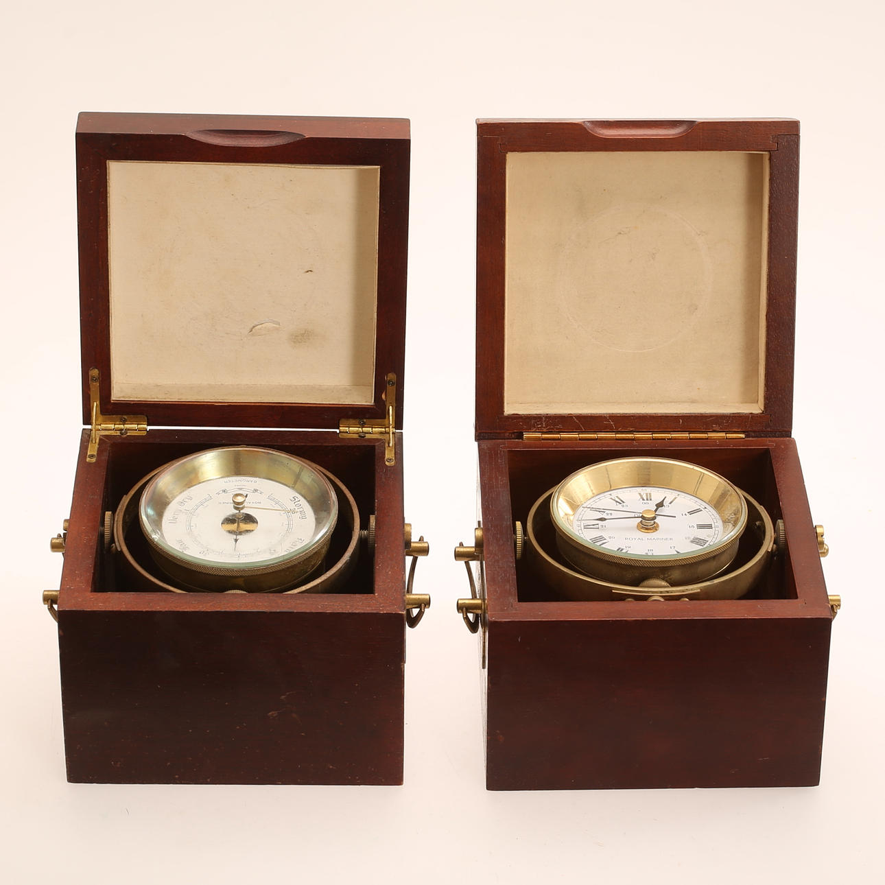 Ur og barometer, messing, slutningen af det 20. århundrede.