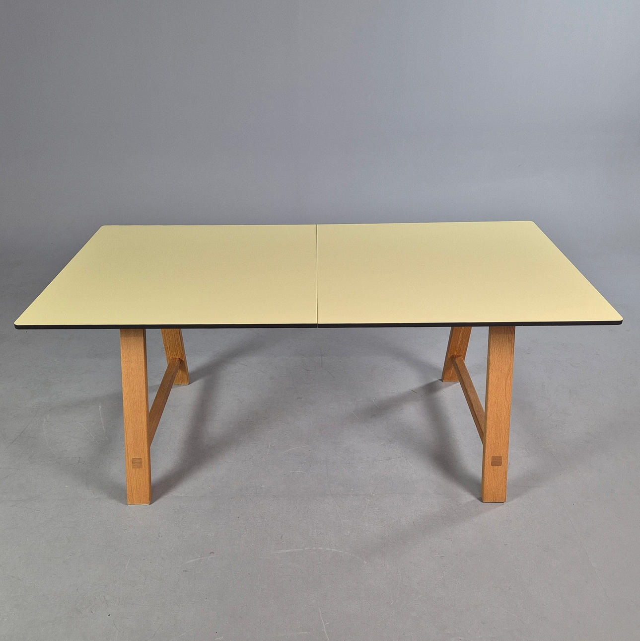 EXTENDABLE DINING TABLE.