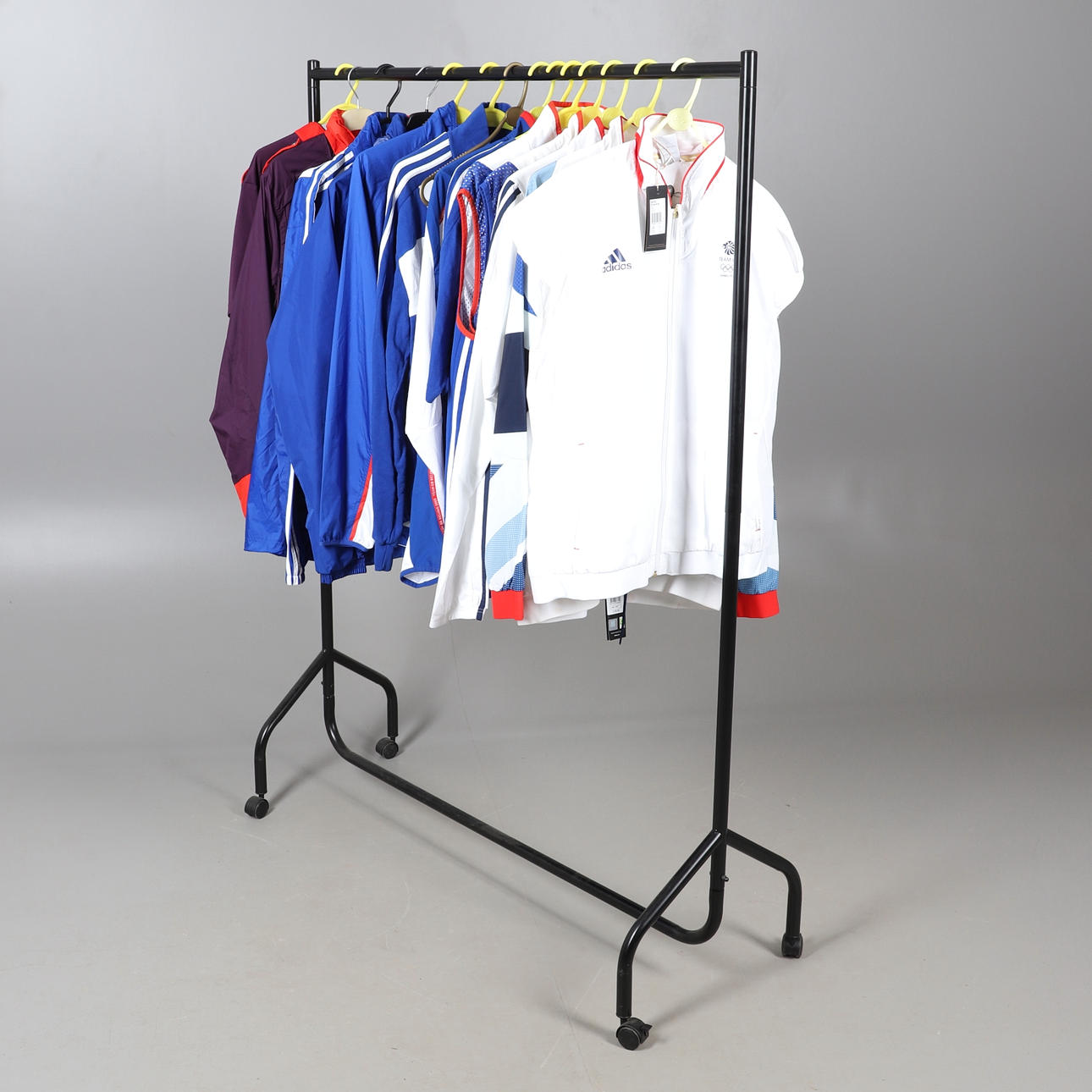 OLYMPISCHE KLEIDUNG EINSCHLIESSLICH JACKEN.