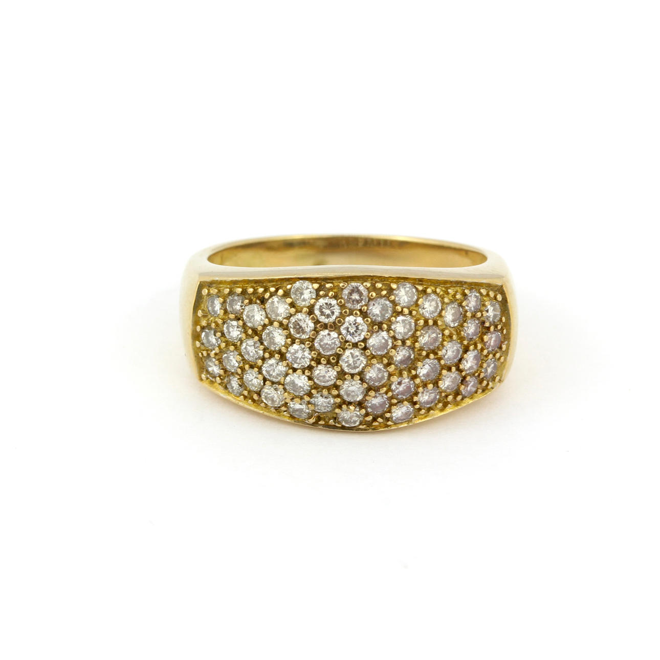 18CT YELLOW GOLD CLUSTER RING SET WITH DIAMONDS.