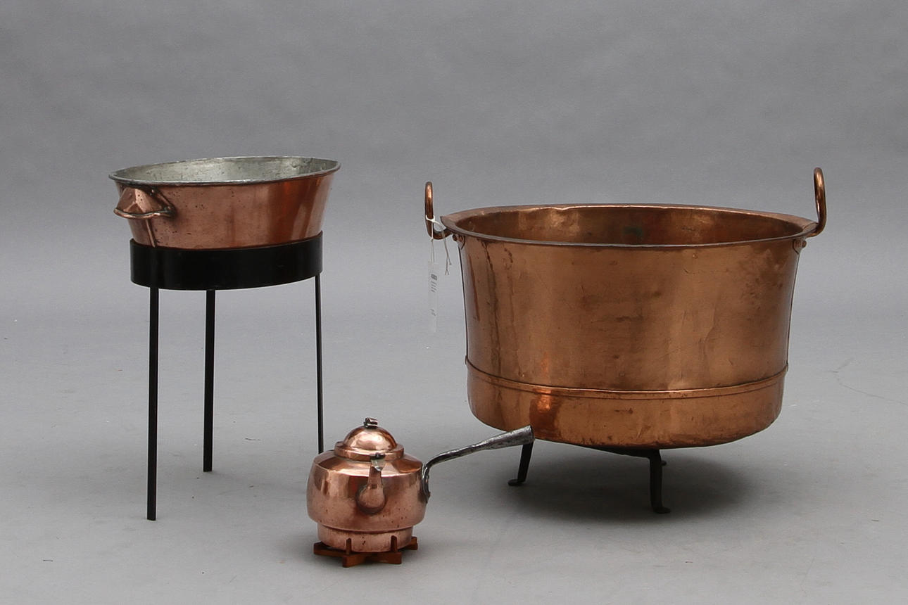 KOPPARGRYTA, modell större samt kruka och kaffepanna.