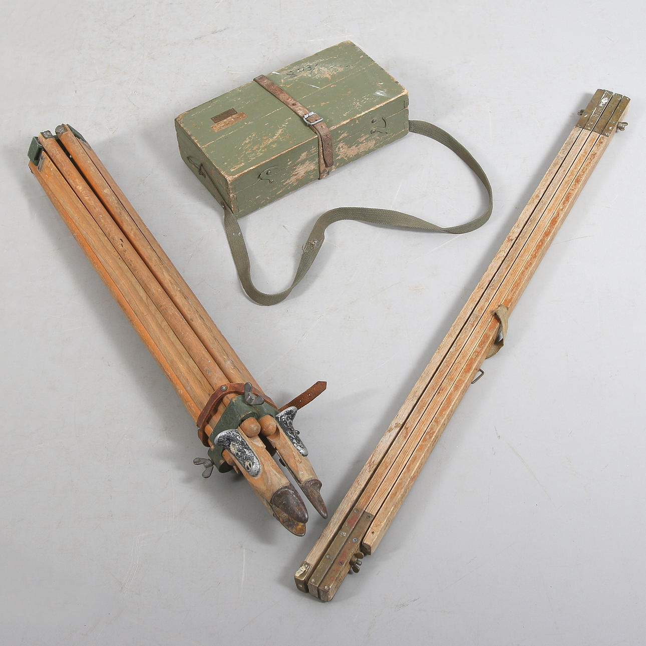 AVVÄGNINGSINSTRUMENT, 3 delar. FR. J. Berg, Stockholm. 1900-talets första hälft.