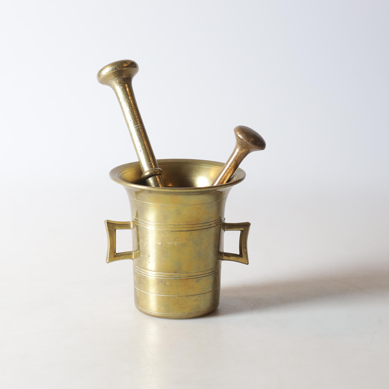 MORTEL, med stöt, mässing, 18/1900-tal.