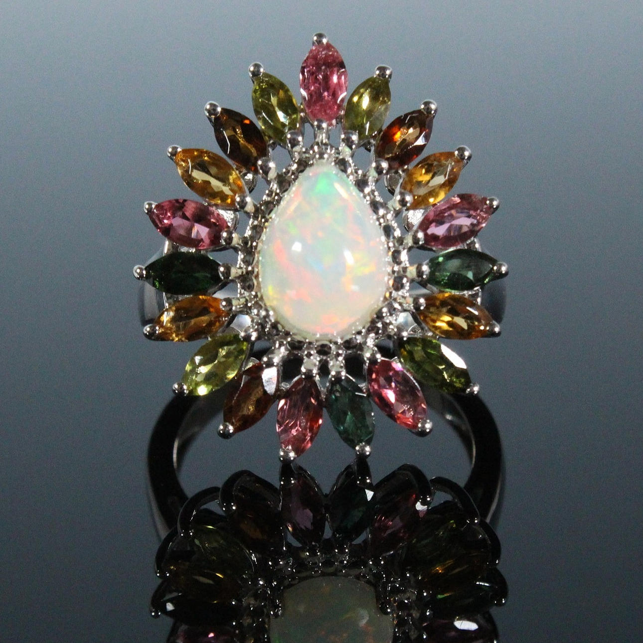 opal og turmalin 925 sølv cocktailring.