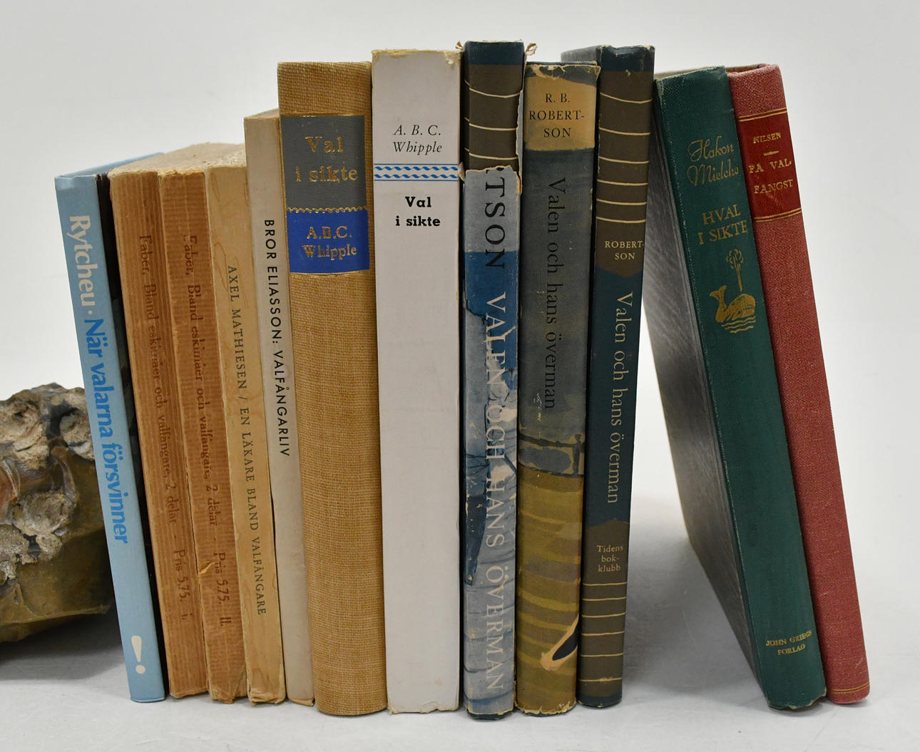 Bøger om hvaler og hvalfangere. 12 bind.