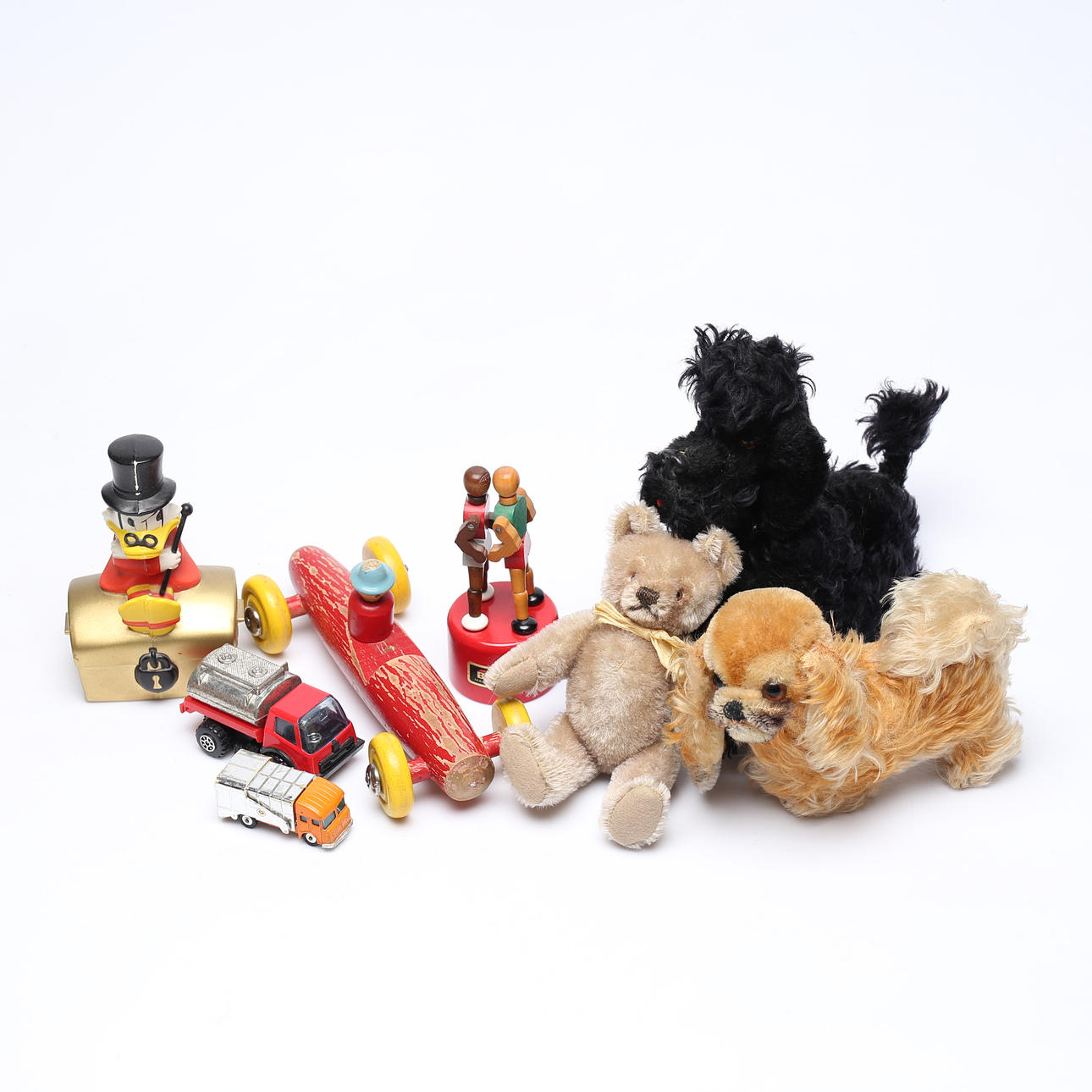 LEKSAKER, 8 delar, bl.a. Steiff.