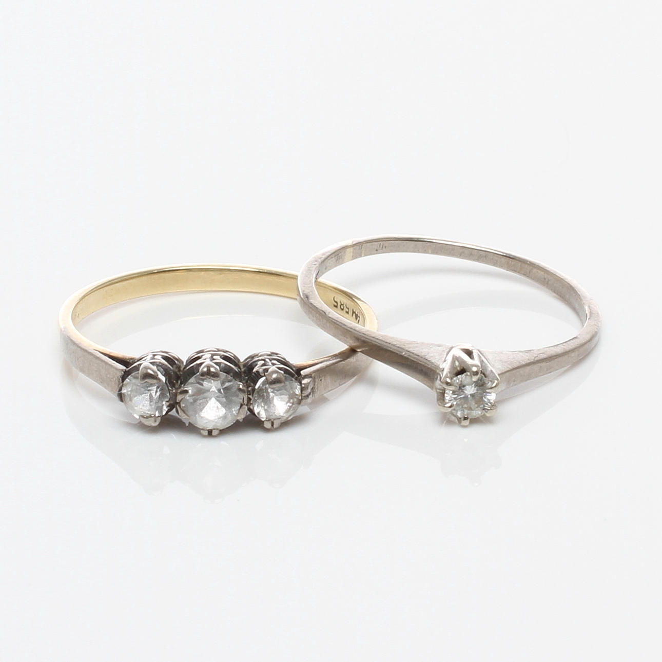 RINGAR 2 st, 14k guld med vita stenar, 1900-tal.