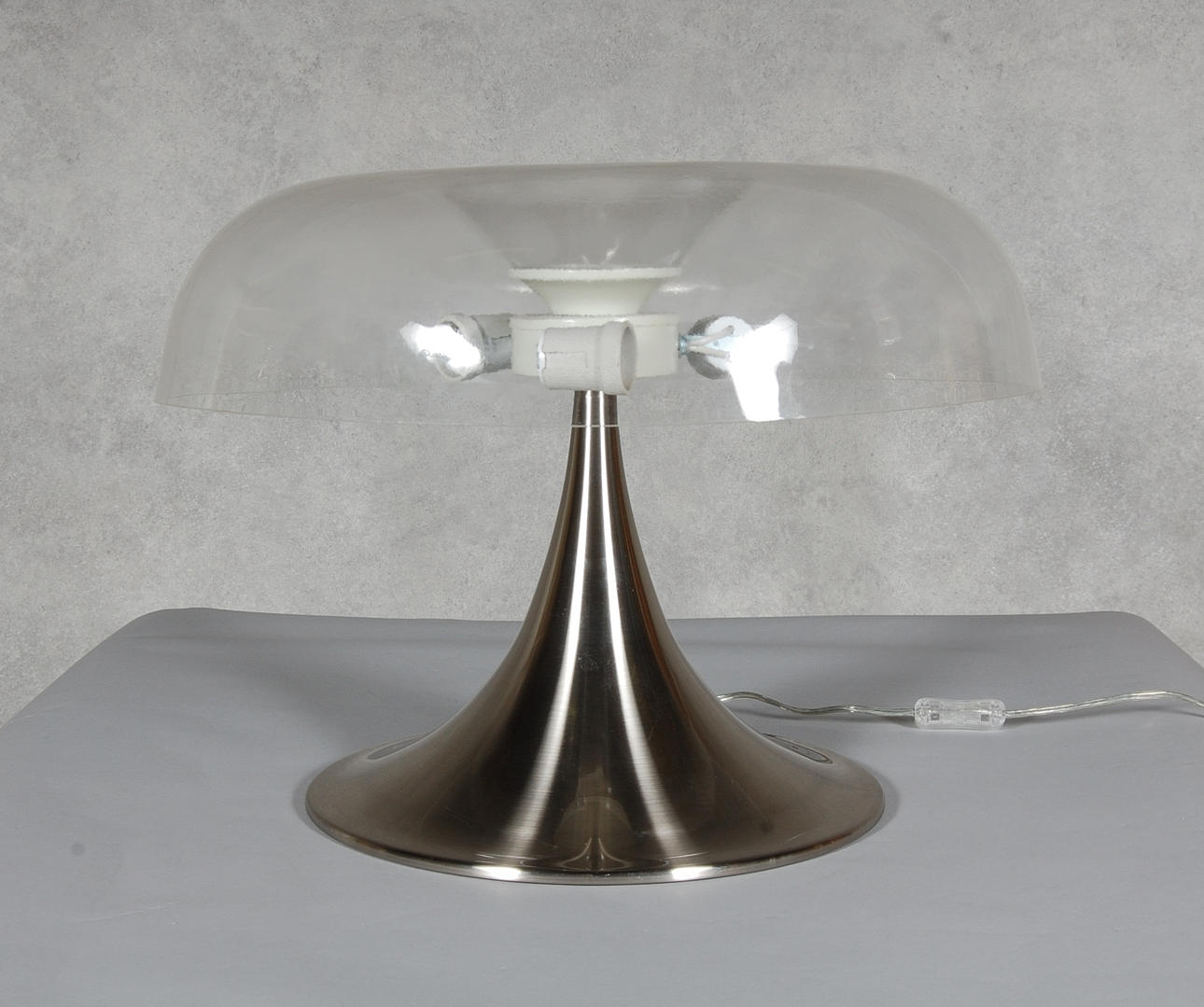 BORDSLAMPA, modern design.