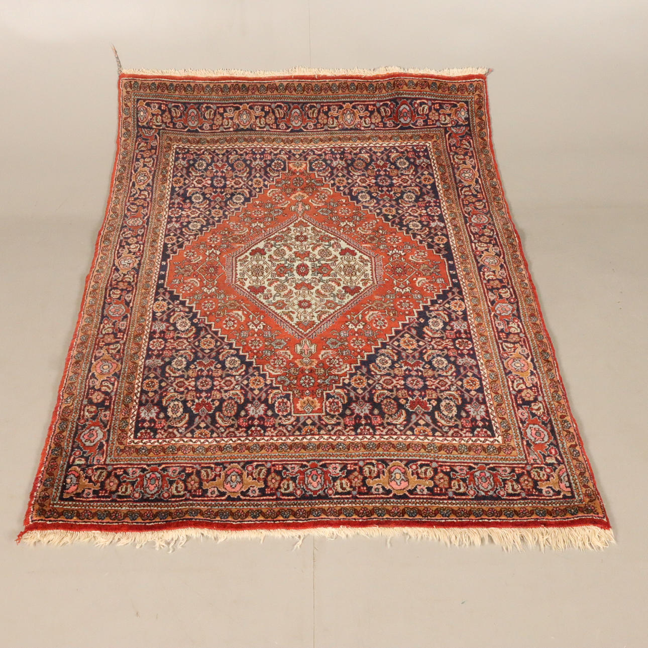 TEPPICH handgeknüpft.