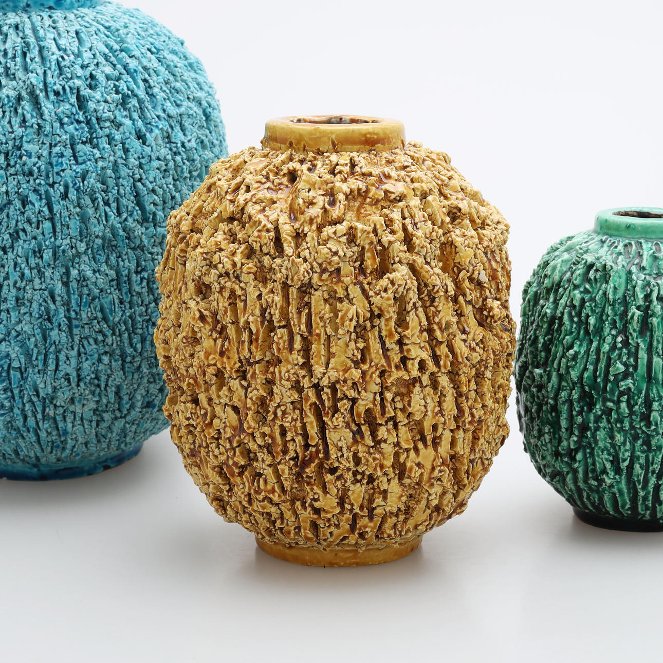 GUNNAR NYLUND. CHAMOTTEVASER, 3 stk, Rörstrand.