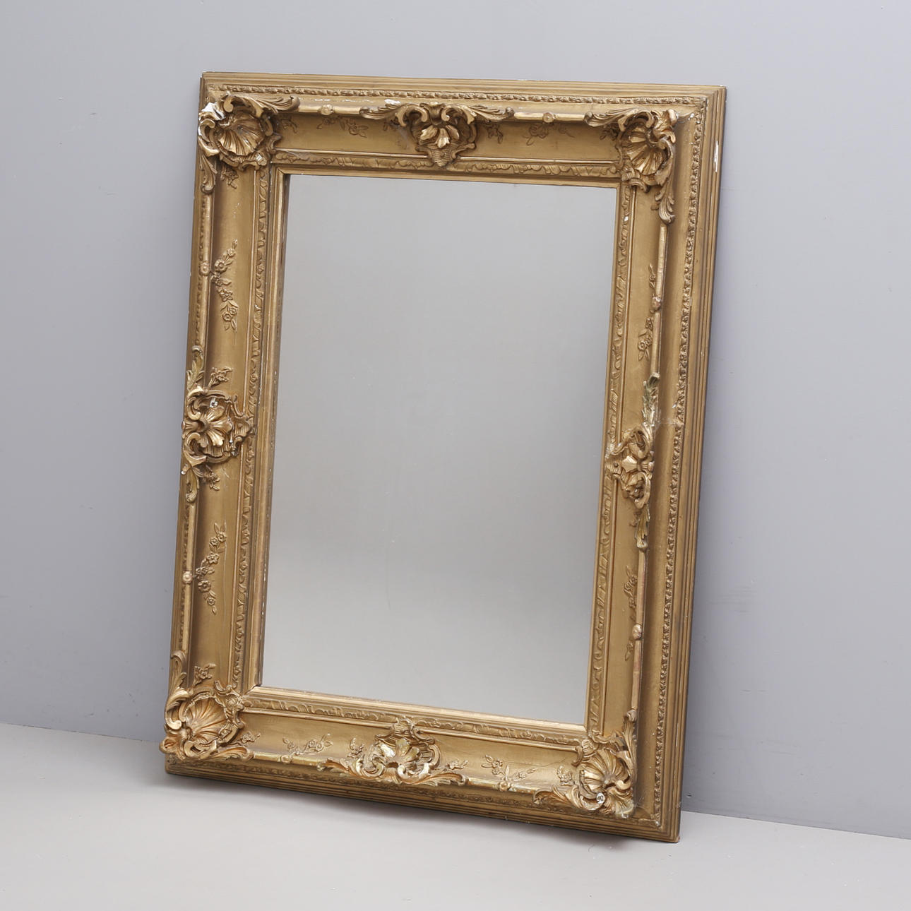 A mirror, gilt frame, 1800/ 20th century.