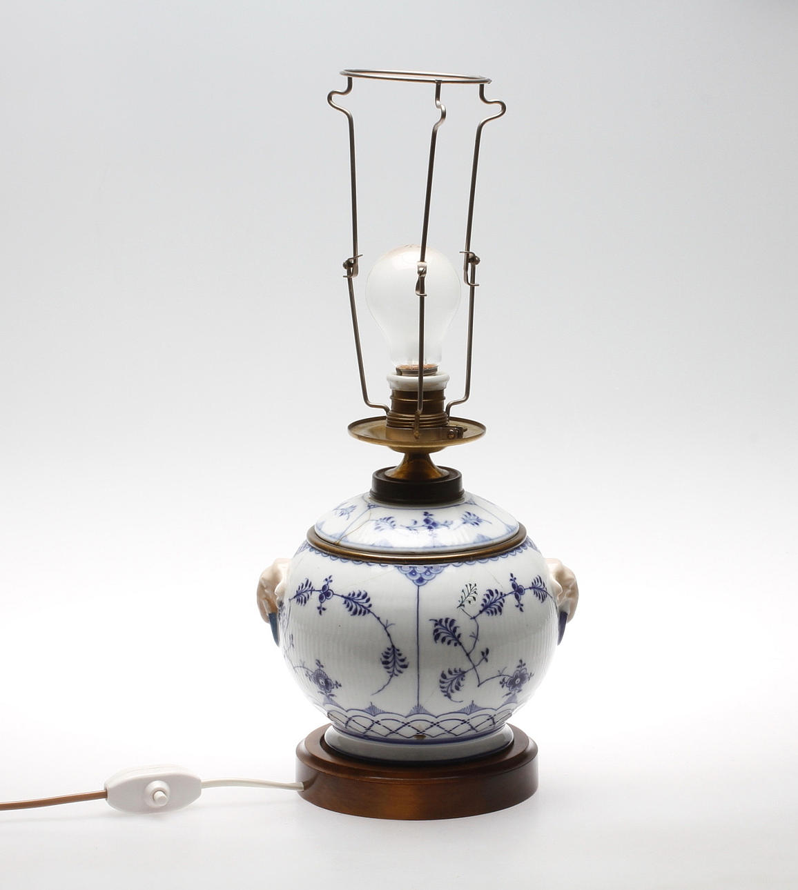 BORDSLAMPA, porslin, "Musselmalet", Royal Copenhegen, Danmark.