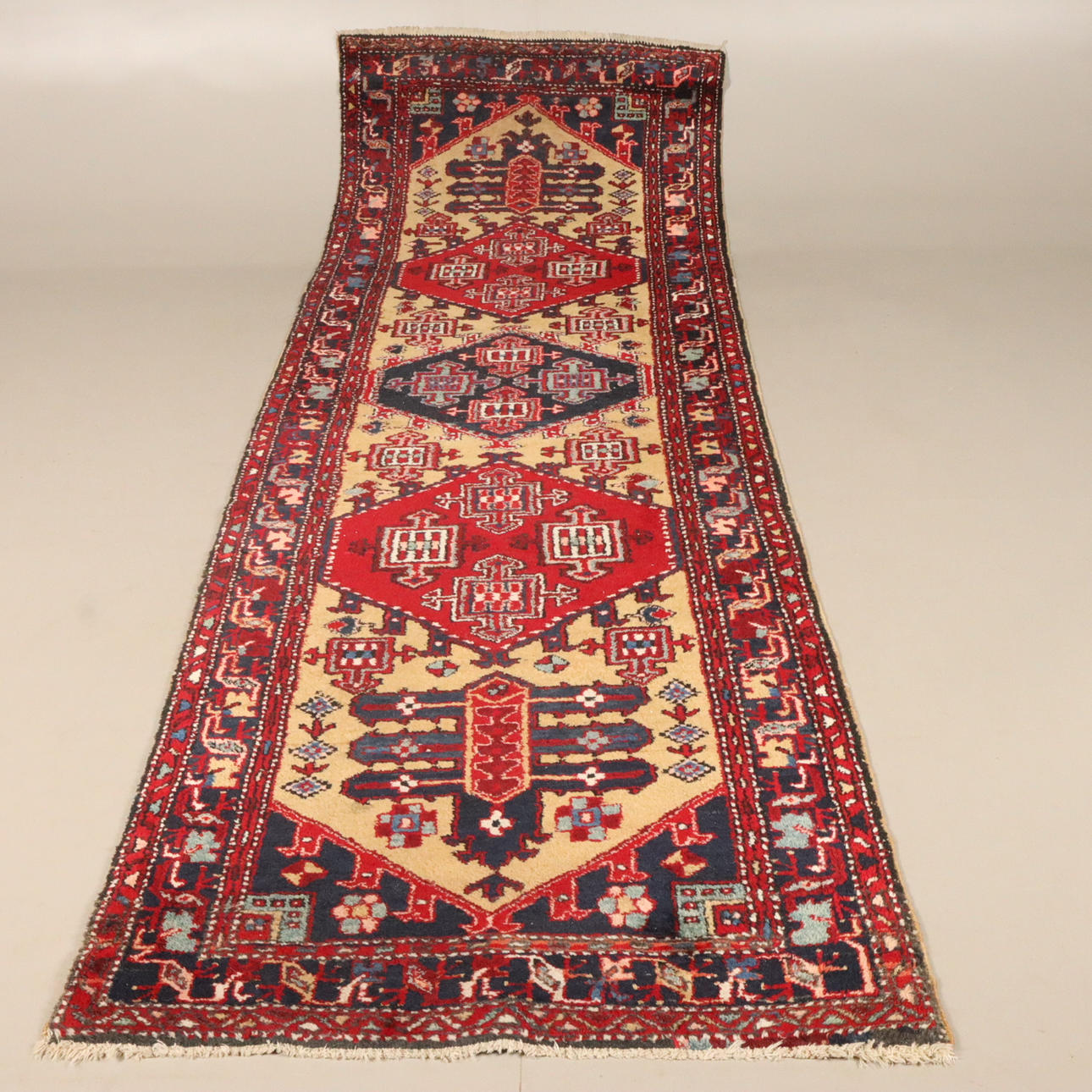 GALERIETEPPICH, handgeknüpft.